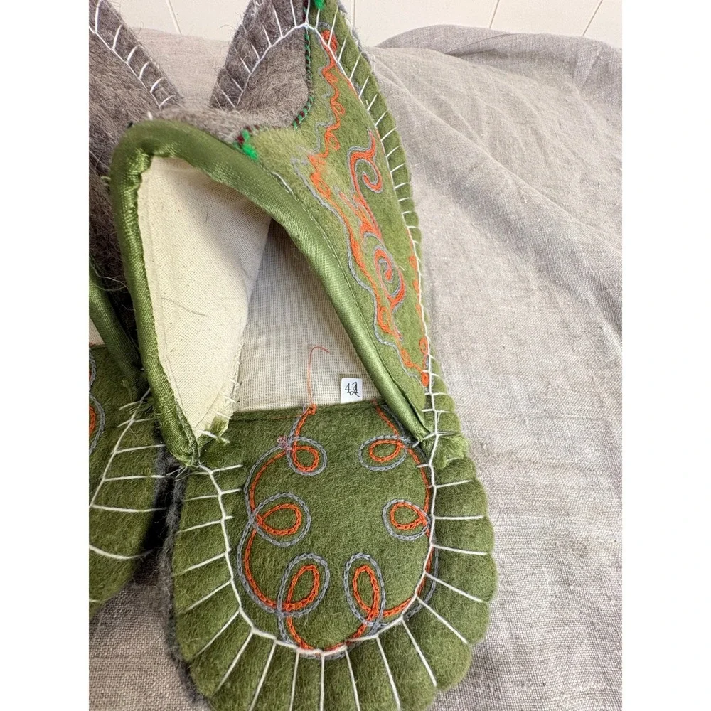 Handmade Felted Wool Embroidered Slippers Green Brown Pointed Toe Size 42 - Picture 7 of 10